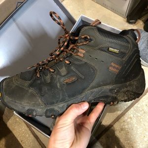 Keen men’s hiking boots